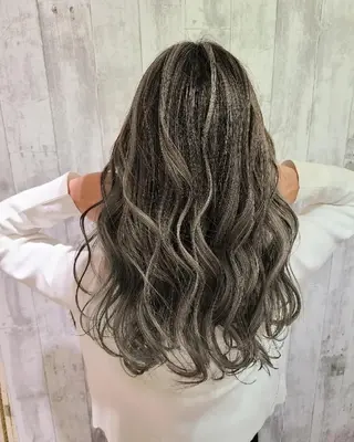 ロング カラー cherie所属・バレイヤージュ/ ハイライト/大内格のヘアスタイル