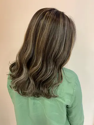 ロング カラー 顔まわりカット✄ ベージュカラー🧸のヘアスタイル