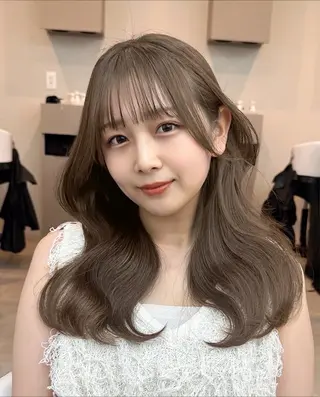 ミディアム カラー Aura所属・丸山 心 / 艶カラーのヘアスタイル