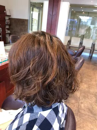 ミディアム 嶋村 望美のヘアスタイル