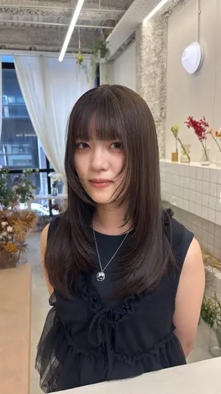 カラー 🌷花屋併設🌷 岡本明日実のヘアスタイル