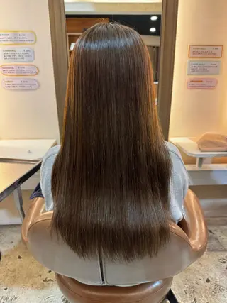 ロング タツキ／レイヤー／ パーマ／艶カラーのヘアスタイル