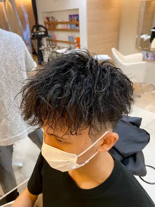 ショート パーマ メンズ 塩谷黎✨ブリーチ無W カラーメンズパーマ✨のヘアスタイル