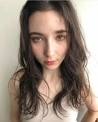 セミロング パーマ ハイトーン🦢 Natsumiのヘアスタイル