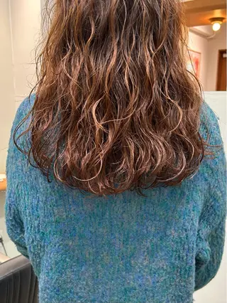 ロング パーマ 綾/ベージュカラー /パーマ🩰のヘアスタイル