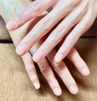 ネイル 自爪とネイルケア専門サロン　プリナチュール所属・吉岡 泉のネイルデザイン