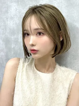 ショート 花井輝 ボブ/ハイトーンのヘアスタイル