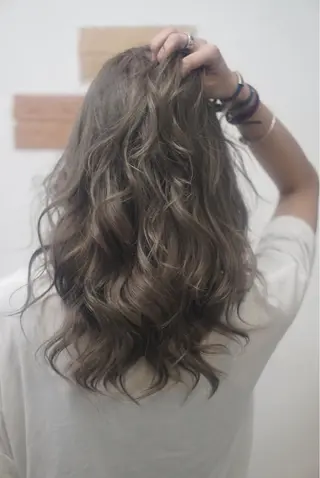 ミディアム セミロング ロング カラー 枝毛カット＆髪質改善 満足NO.1岡しゃんのヘアスタイル
