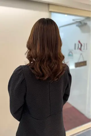 セミロング パーマ コテ巻き風パーマ/ キミシマカイトのヘアスタイル