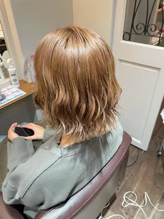 ミディアム 栗林 茉那のヘアスタイル