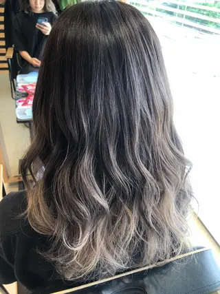 カラー 早川 真幸のヘアスタイル