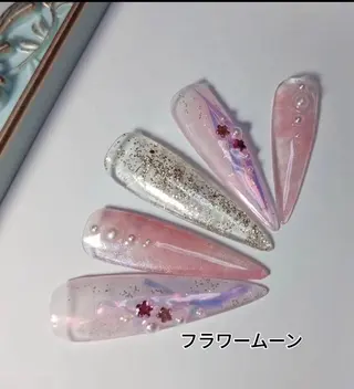 ネイル フラワー ムーンのネイルデザイン