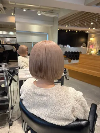 ショート カラー 🩵艶ハイトーン ブリーチ🩵ユウゴのヘアスタイル