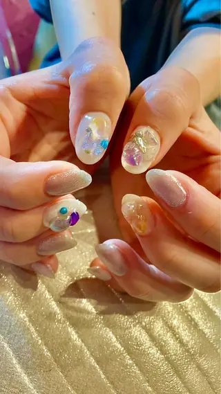 ネイル キラキラ オメメのネイルデザイン