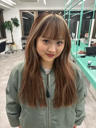 ロング 綾乃／デザインカラー ／ハイトーン／ボブのヘアスタイル