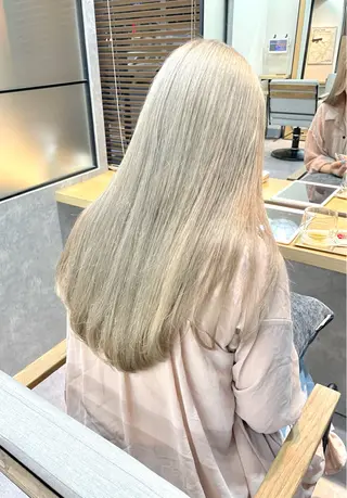 ロング カラー RINOSHORES YOKOHAMA.日本大通り店所属・ハイトーン nagisaのヘアスタイル