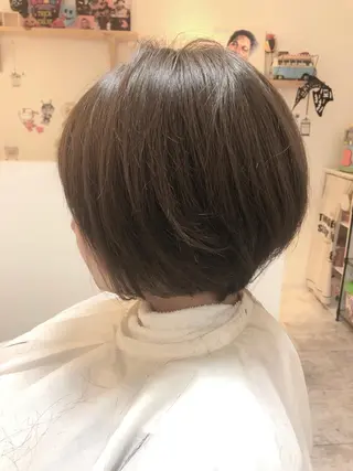 ショート esse大阪茶屋町店所属・レイヤーカット 新井田陽寿のヘアスタイル