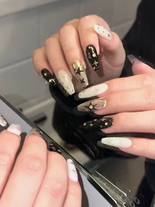 ネイル ♱˖⁺ 𝒎𝒐𝒑𝒊 ⁺のネイルデザイン