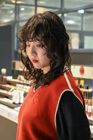 セミロング パーマ 小田 晃瑛のヘアスタイル