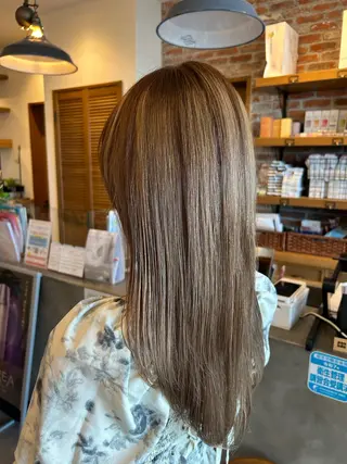 ロング カラー simon🩷半田 カットブリーチモデルのヘアスタイル