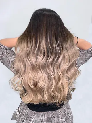 ロング Blonde nagoya sakae所属・岡留 愛美のヘアスタイル