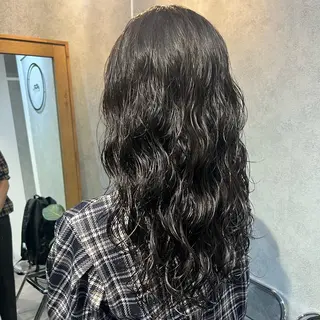 ミディアム パーマ ボブ/プツッとボブ/ 暖色カラー/モエのヘアスタイル