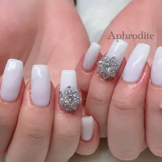 ネイル Aphrodite パラジェル認定サロンのネイルデザイン