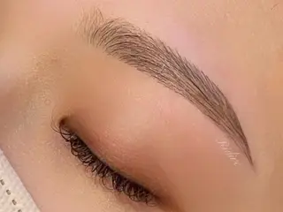 アイブロウ 佐藤 美波の眉毛・アイブロウイメージ