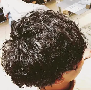 ショート パーマ 岡田 拓也のヘアスタイル