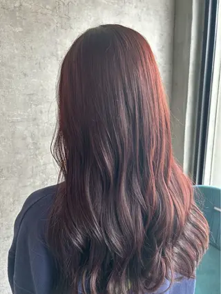 ロング 裾分 華子のヘアスタイル