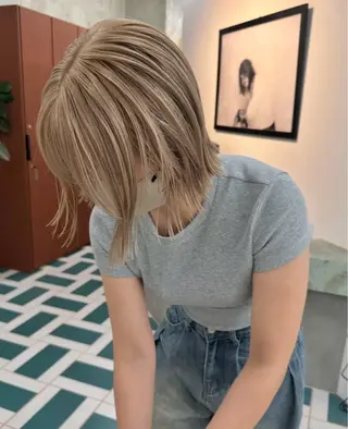 カラー HIKARI/透明感 /インナーカラーのヘアスタイル