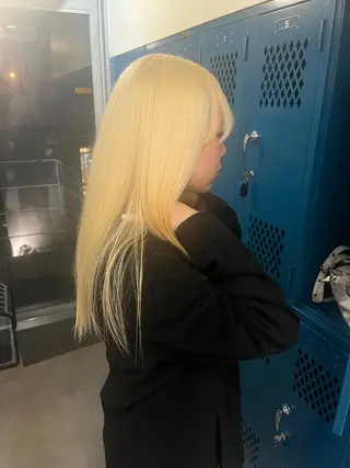 ミディアム カラー レイヤーカット/ハイ トーンカラー/きらのヘアスタイル