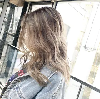 セミロング カラー ブリーチカラーレイヤ ーカット🦋annaのヘアスタイル