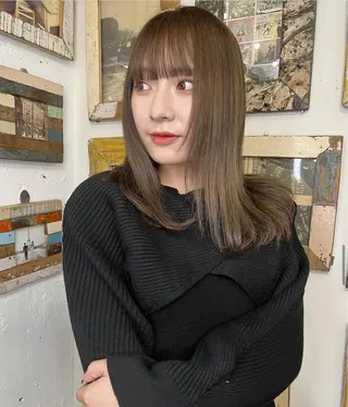 セミロング カラー モモカ/ハイトーン /バレイヤージュのヘアスタイル