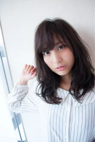 セミロング カラー RESBORN所属・長岡 大偉のヘアスタイル