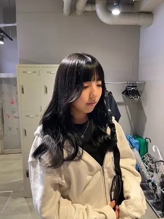 セミロング 寒色＆ブリーチ特化 寒色MiOのヘアスタイル