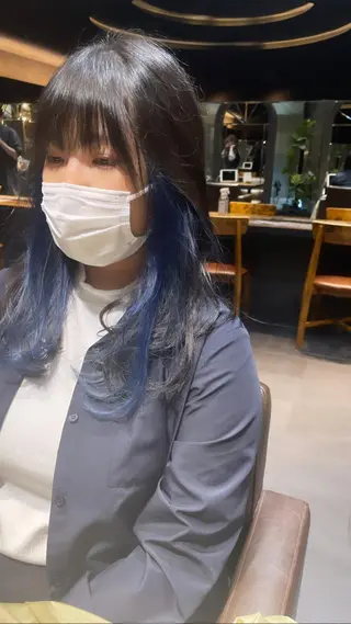 セミロング ブリーチ＆縮毛矯正 🧸tomoki🧸のヘアスタイル