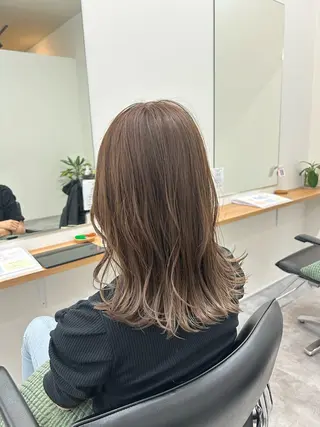 セミロング カラー 齋藤 真帆のヘアスタイル