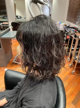 ミディアム パーマ 似合わせカット/ すずきたつやのヘアスタイル