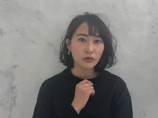 ミディアム 小林 愛花のヘアスタイル