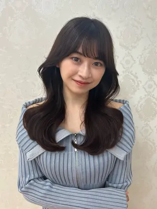 ロング momo🍑/顔周り カット/透明感カラーのヘアスタイル