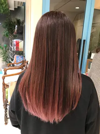 ロング カラー CYAN.矢場町店所属・三代 ゆりあのヘアスタイル