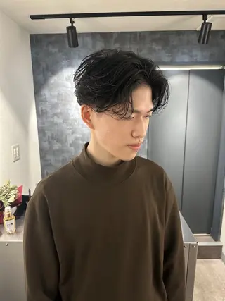 ミディアム パーマ メンズ SALOWIN 原宿 iori所属・💈センターパート パーマ特化💈雄太のヘアスタイル