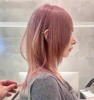 セミロング ハイトーン/艶カラー 𝐧𝐨𝐚のヘアスタイル