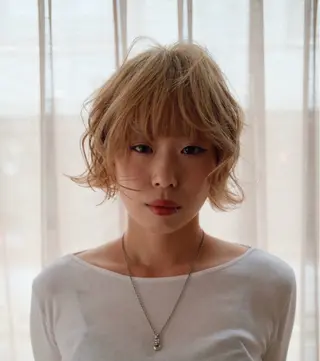 ショート 🩶‪ブリーチ無W カラー/Yuzuのヘアスタイル