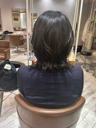 ミディアム カラー 谷 花音のヘアスタイル