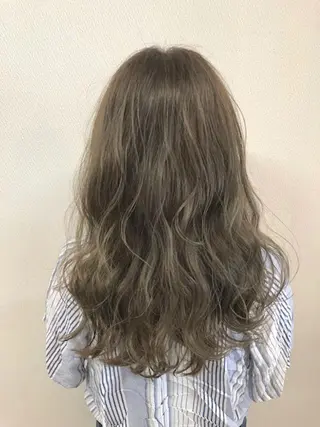 ロング 山本 茉希のヘアスタイル