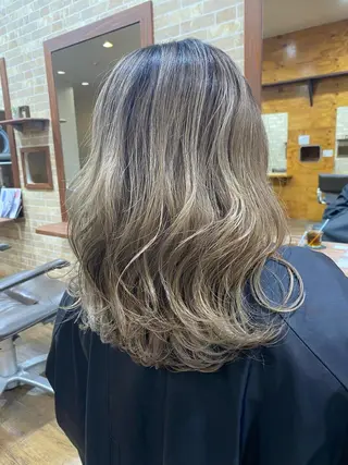 セミロング 藤本 彩果のヘアスタイル