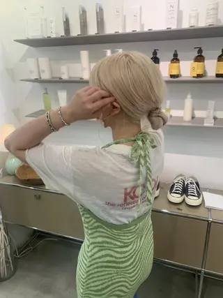 セミロング カラー ブリーチカラーが人気 onnuのヘアスタイル