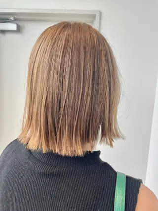 ミディアム カラー パーマ ヘアアレンジ ハイトーンカラー🤍 山下 優華のヘアスタイル